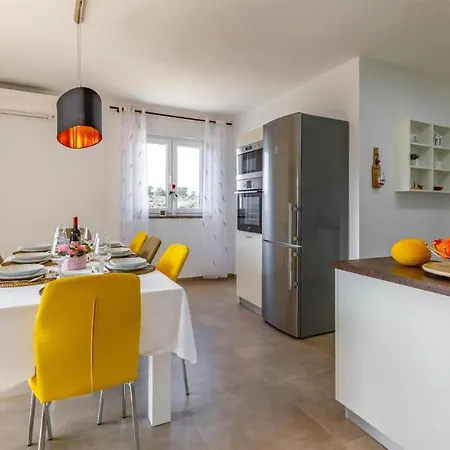 Luxurious Home In Pula *