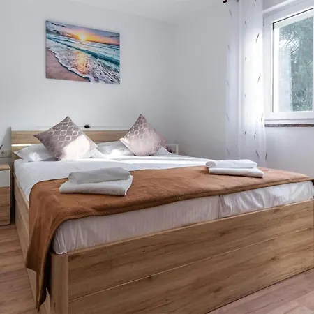 Ferienhaus Luxurious Home In Pula *