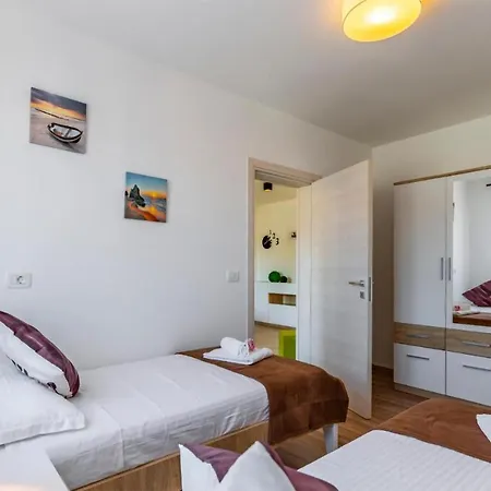 Luxurious Home In Pula Ferienhaus