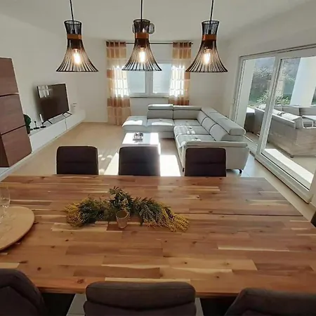 Luxurious Home In Pula Ferienhaus Pula