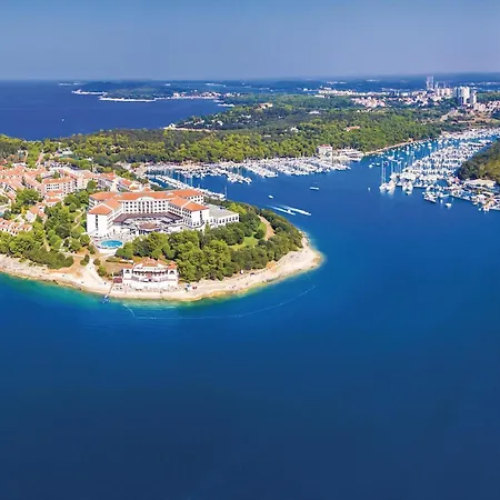 Ferienhaus Luxurious Home In Pula *