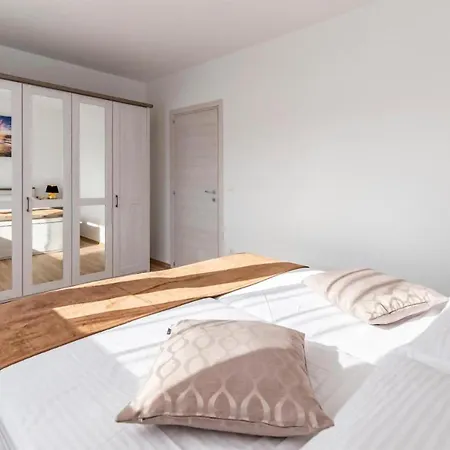 Luxurious Home In Pula Vakantiehuis *