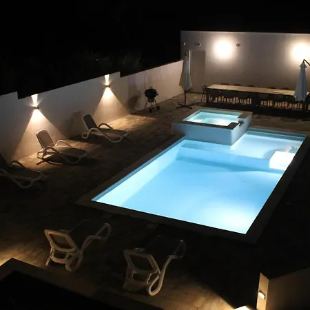 Vakantiehuis Luxurious Home In Pula *
